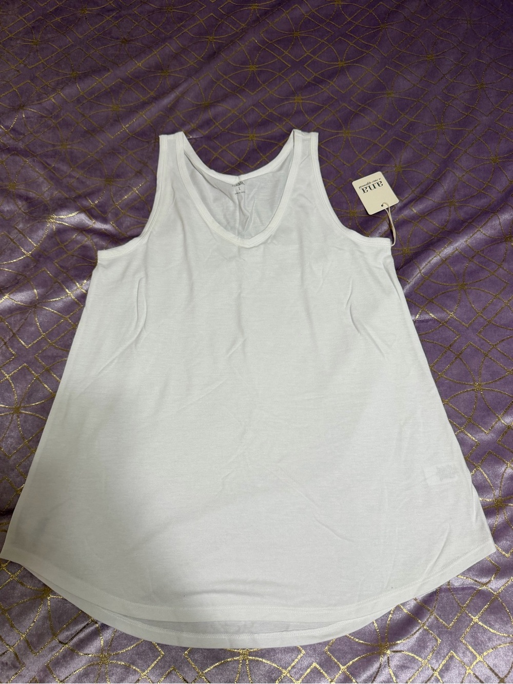 💥 NWT WOMENS a.n.a White Scoop Neck Tank Top - Simple Everyday Layer